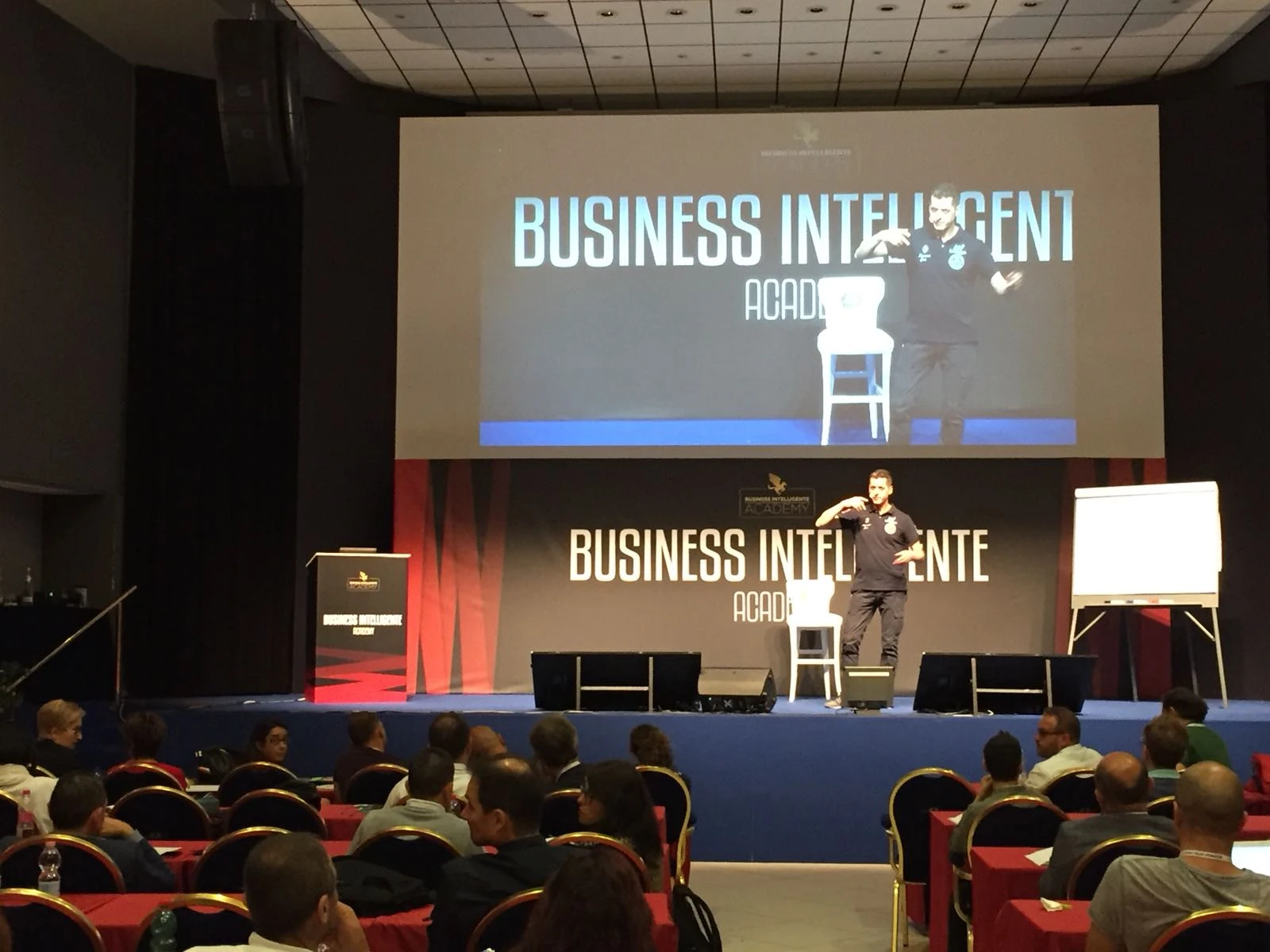 Massimo Gori durante un evento di formazione dal vivo